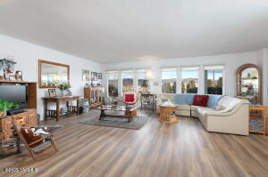 3008 Englewood Ave Property Photo