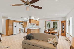 4931 Pear Tree Ct Property Photo 5