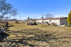 100 Gordon Ln Property Photo 1