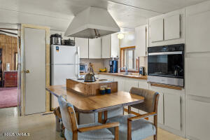 100 Gordon Ln Property Photo 2