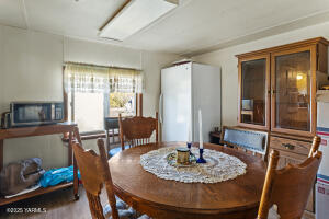 100 Gordon Ln Property Photo 4