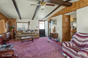 100 Gordon Ln Property Photo 5