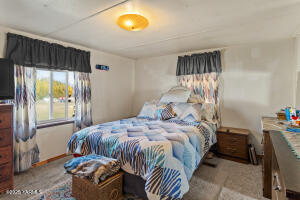 100 Gordon Ln Property Photo 6