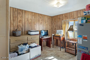 100 Gordon Ln Property Photo 8