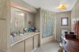 100 Gordon Ln Property Photo 9