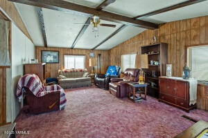 100 Gordon Ln Property Photo 10