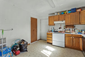 100 Gordon Ln Property Photo 14