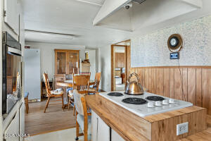 100 Gordon Ln Property Photo 20