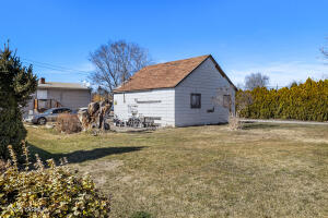 100 Gordon Ln Property Photo 26