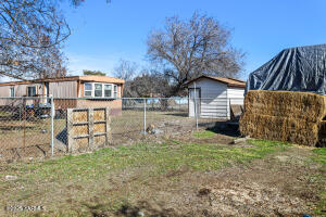 100 Gordon Ln Property Photo 29