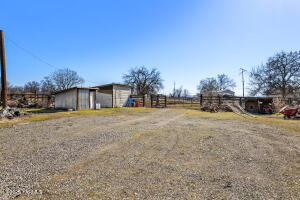 100 Gordon Ln Property Photo 31