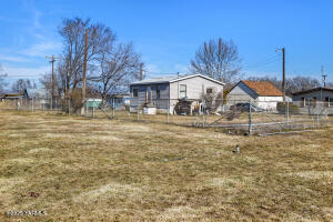 100 Gordon Ln Property Photo 32