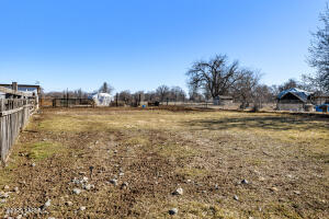 100 Gordon Ln Property Photo 33