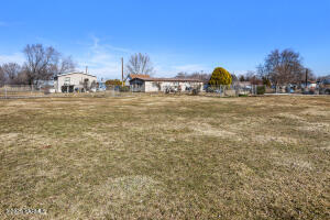 100 Gordon Ln Property Photo 39