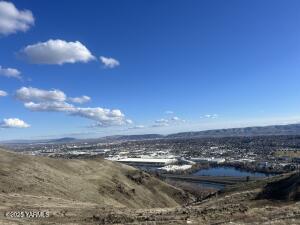 108 Dwinell Dr Property Photo 2