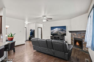 2109 Ruby Way Property Photo 6