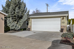 200 Bridle Way Property Photo