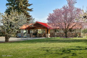 1611 Naches Rd Property Photo 1