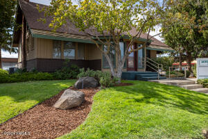 408 1st St Property Photo 3