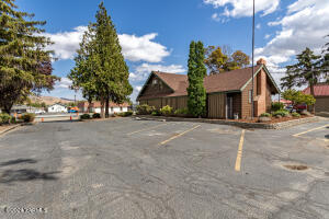 408 1st St Property Photo 4