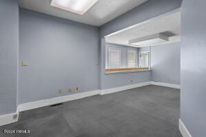 408 1st St Property Photo 10
