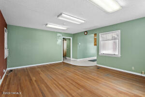 408 1st St Property Photo 14