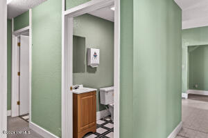 408 1st St Property Photo 15