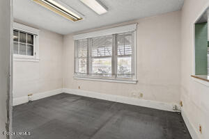 408 1st St Property Photo 16