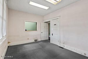 408 1st St Property Photo 17
