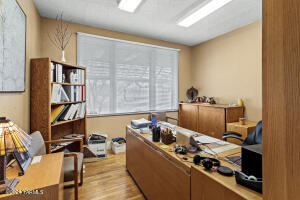 408 1st St Property Photo 20