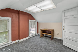 408 1st St Property Photo 24