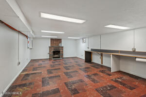 408 1st St Property Photo 26