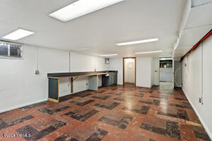 408 1st St Property Photo 27