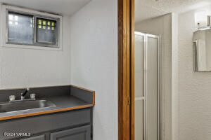408 1st St Property Photo 28