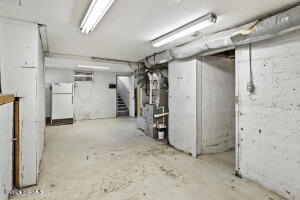 408 1st St Property Photo 29