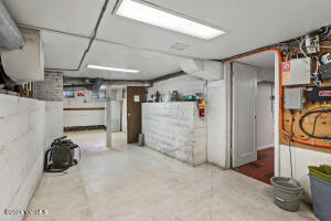 408 1st St Property Photo 30