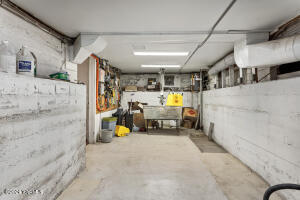 408 1st St Property Photo 31