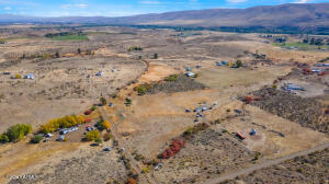 22907 Ahtanum Rd Property Photo 6