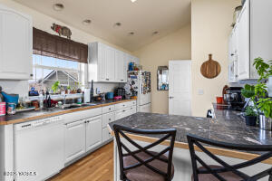 1911 Naches Heights Rd Property Photo 3