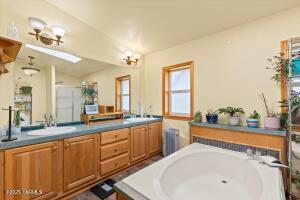 761 Point Dr Property Photo 12