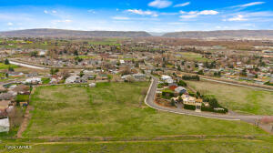 Nka Hillcrest Dr Property Photo 7