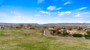 Nka Hillcrest Dr Property Photo 9