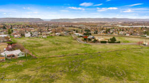 Nka Hillcrest Dr Property Photo 11