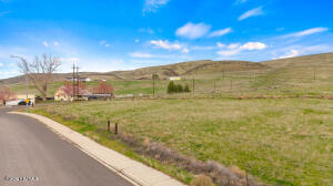 Nka Hillcrest Dr Property Photo 13