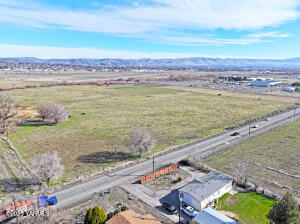Na Ahtanum Rd Property Photo 2