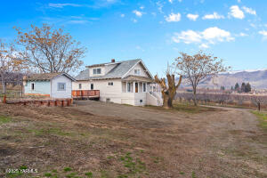 1555 Tieton Rd Property Photo 3