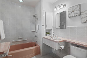 6001 Englewood Ave Property Photo 32
