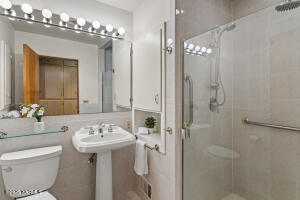 6001 Englewood Ave Property Photo 34