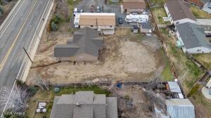 8905 Tieton Dr Property Photo 3