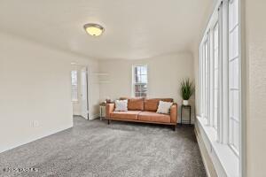 1015 8th Ave Property Photo 5